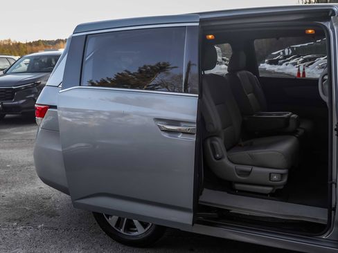 Used 2017 Honda Odyssey Touring image 16