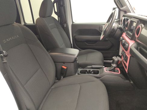 Used 2019 Jeep Wrangler Unlimited Sahara AWD/4WD image 21