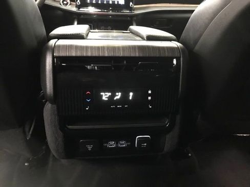 Used 2024 Jeep Wagoneer L Series II w/ Flexible Seating Group image 21