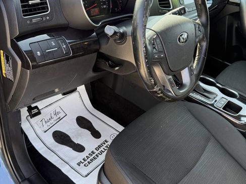 Used 2015 Kia Sorento LX image 9
