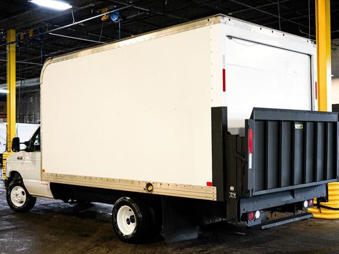 Used 2019 Ford E-350 and Econoline 350 Super Duty w/ Power Windows & Locks Group RWD image 4