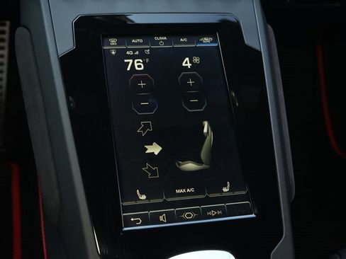 Used 2021 Lamborghini Huracan EVO image 18