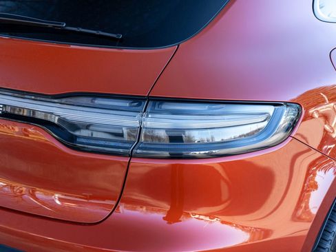 Certified 2022 Porsche Macan image 14