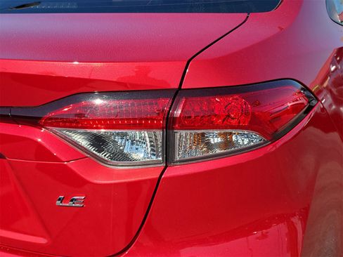 Used 2021 Toyota Corolla LE image 6