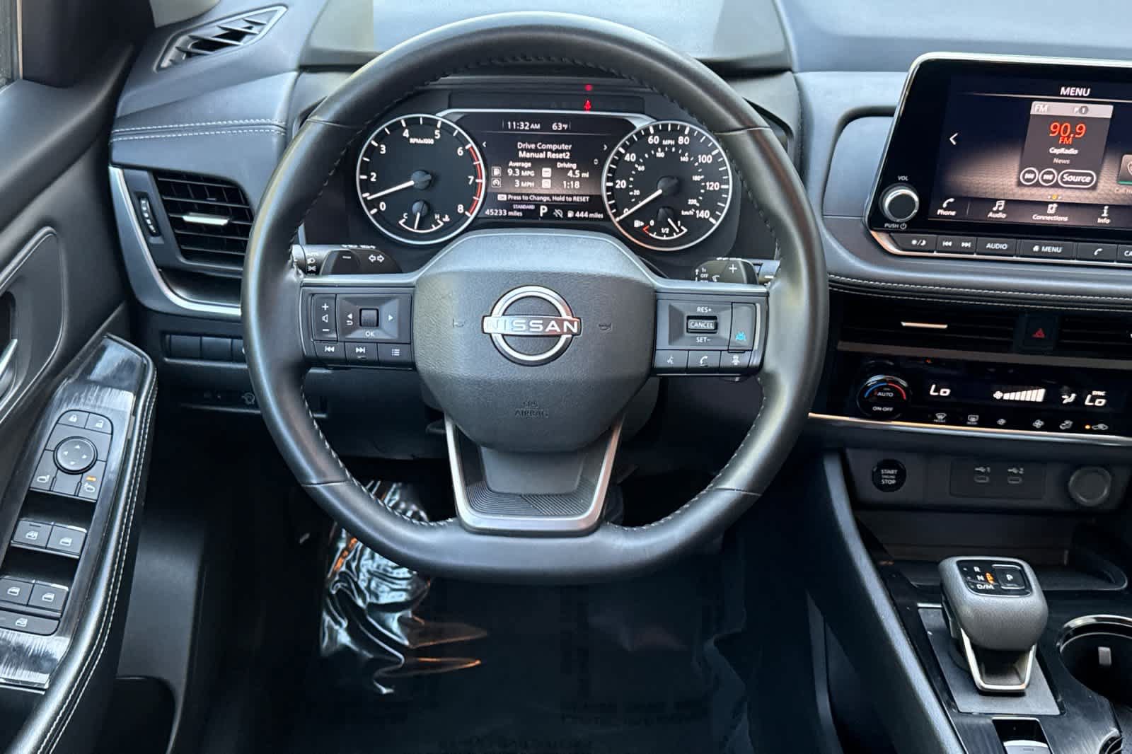 Used 2025 Nissan Rogue SV FWD image 14