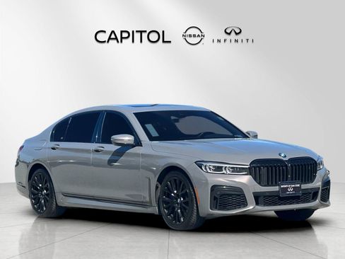 Used 2022 BMW 740i w/ M Sport Package image 7