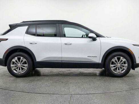 Used 2025 Chevrolet Equinox LT image 11