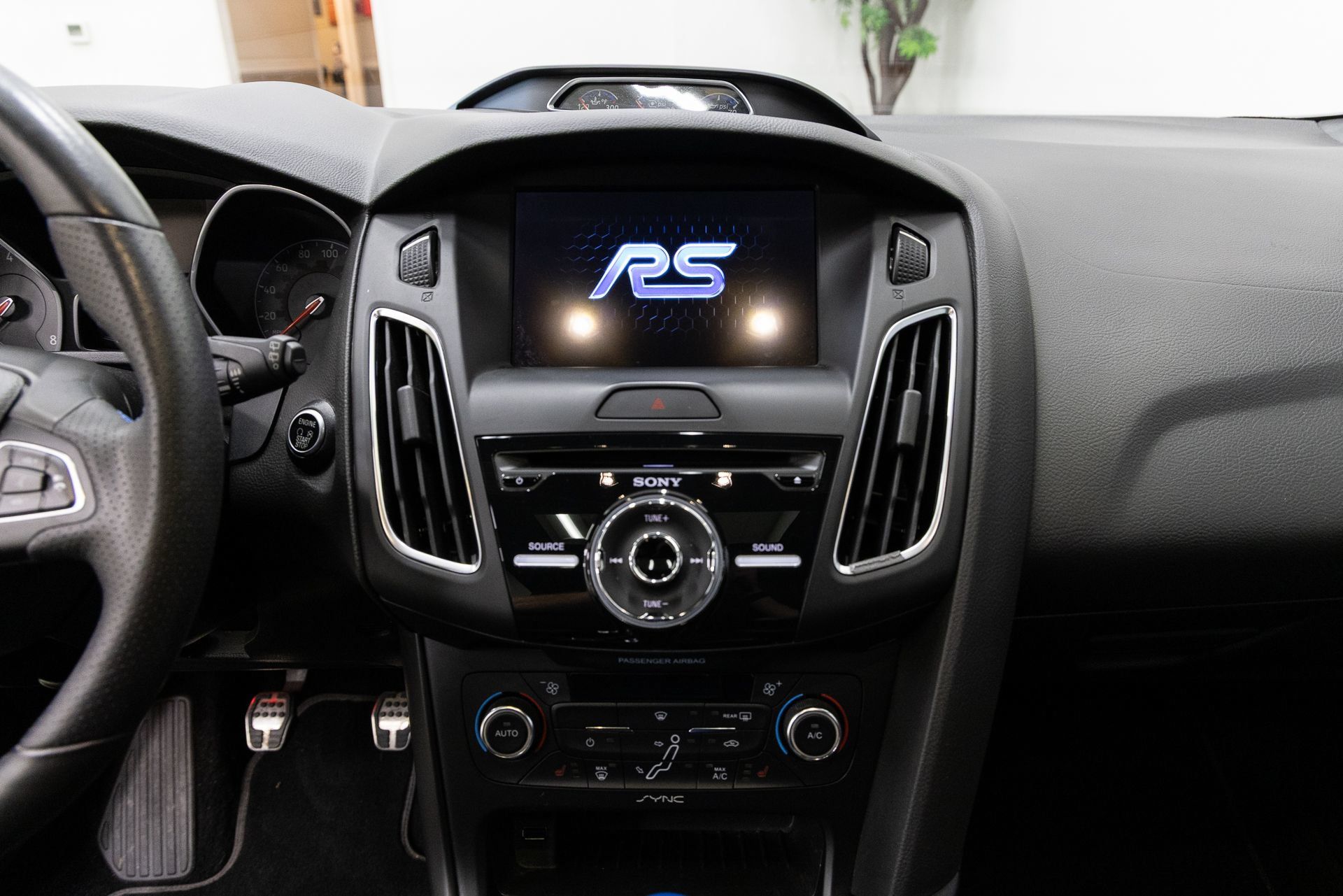 Used 2017 Ford Focus RS AWD/4WD image 17