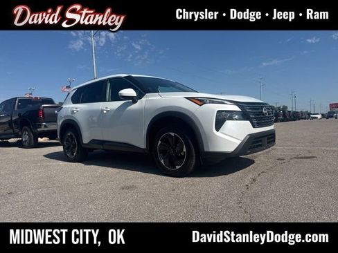 Used 2025 Nissan Rogue SV FWD image 1