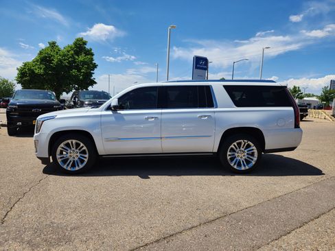 Used 2020 Cadillac Escalade ESV Platinum AWD/4WD image 2