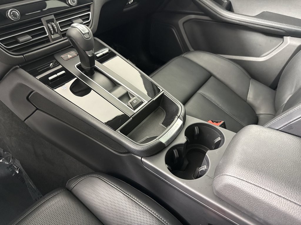 Certified 2026 Porsche Macan AWD/4WD image 31