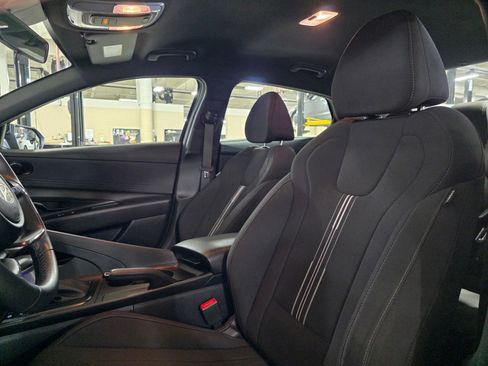 Certified 2025 Hyundai Elantra Sport image 22
