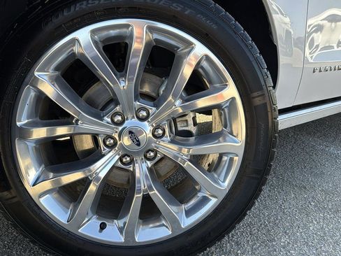 Used 2019 Ford Expedition Max Platinum image 9
