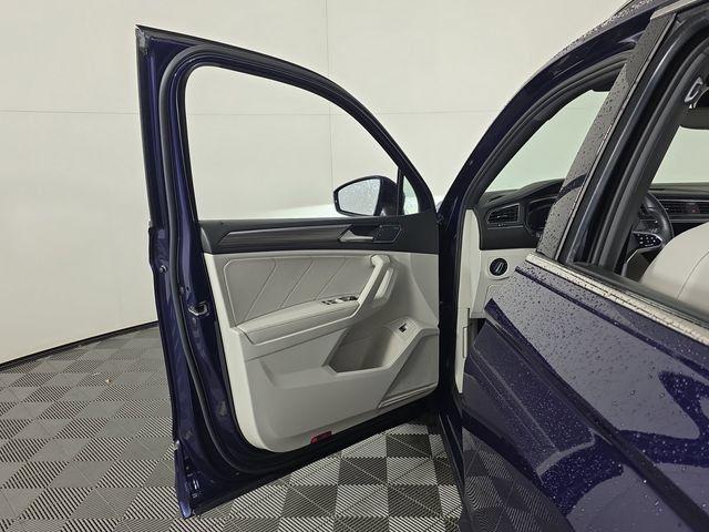 Used 2023 Volkswagen Tiguan SEL R-Line AWD/4WD image 21