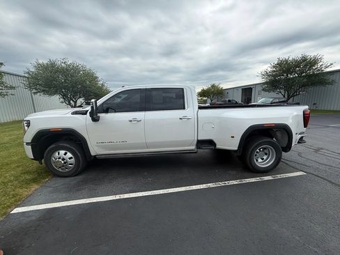 Used 2024 GMC Sierra 3500 Denali Ultimate AWD/4WD image 2