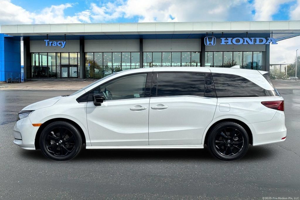 Used 2023 Honda Odyssey Sport image 12