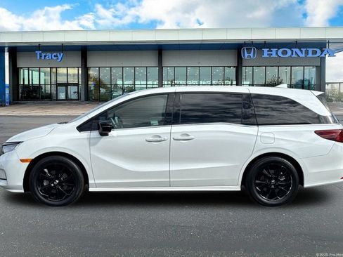Used 2023 Honda Odyssey Sport image 12