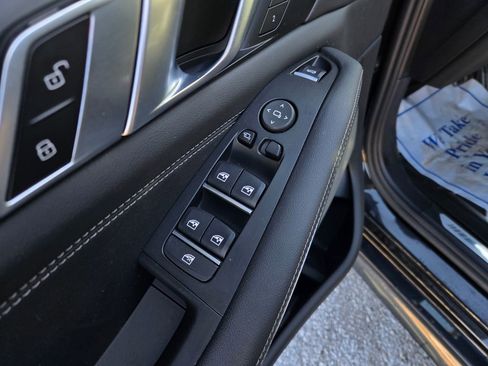 Used 2024 BMW X5 xDrive40i w/ M Sport Package image 12