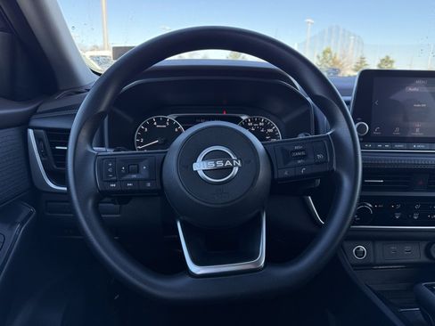 Used 2023 Nissan Rogue S image 14