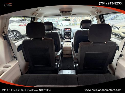 Used 2016 Dodge Grand Caravan SXT FWD image 16
