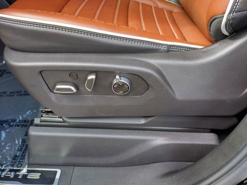 Used 2025 GMC Sierra 3500 Denali Ultimate image 11