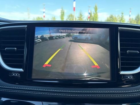 Used 2024 Chrysler Pacifica Limited w/ S Appearance Package AWD/4WD image 29