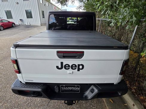 Used 2021 Jeep Gladiator Sport AWD/4WD image 3
