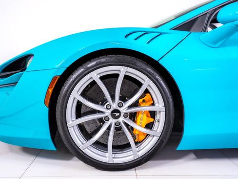Used 2023 McLaren Artura RWD image 13