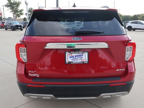 Used 2023 Ford Explorer XLT w/ Equipment Group 202A image 7