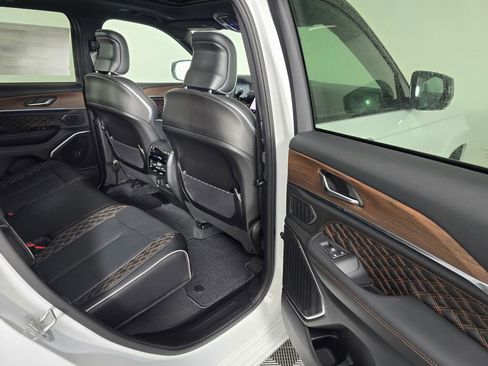 New 2025 Jeep Grand Cherokee Summit w/ Obsidian Package image 32