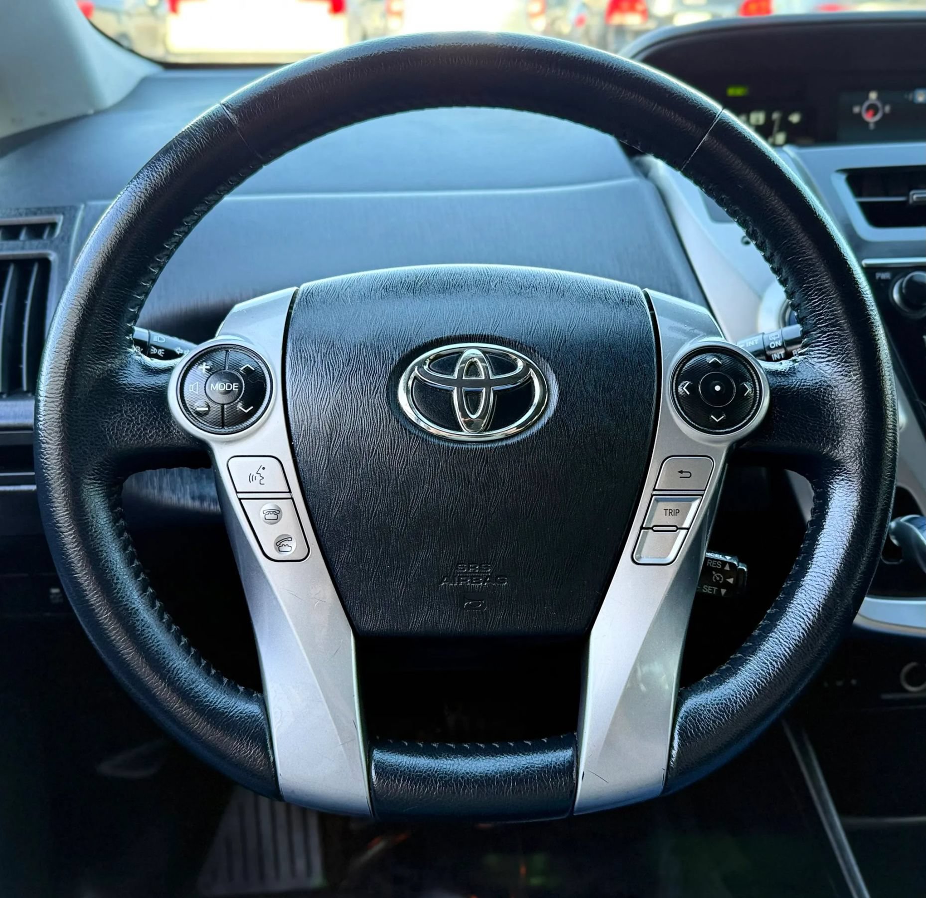 Used 2017 Toyota Prius V Four w/ Carpet Mat Package FWD image 12