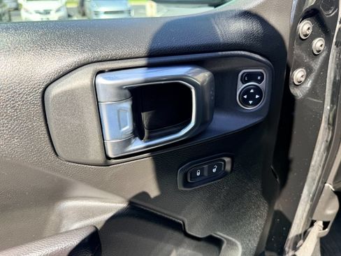 Used 2024 Jeep Wrangler Unlimited AWD/4WD image 22