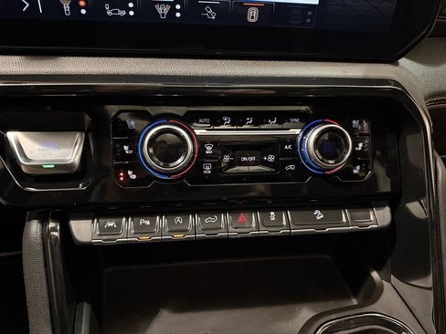 Used 2024 GMC Sierra 1500 AT4 w/ Technology Package image 21