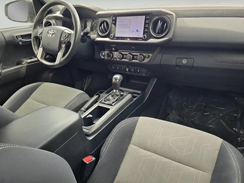 Used 2020 Toyota Tacoma TRD Sport w/ Technology Package AWD/4WD image 13