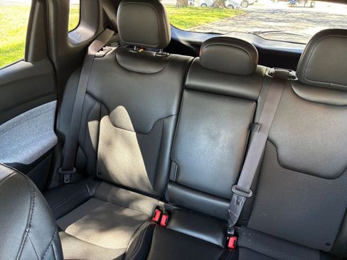 Used 2025 Jeep Compass Latitude image 34