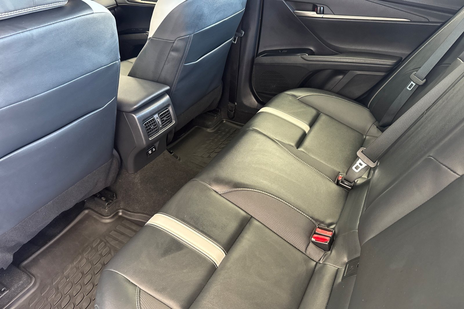 Certified 2025 Toyota Camry SE FWD image 11