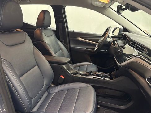 Used 2022 Chevrolet Bolt EUV LT w/ Convenience Package image 16