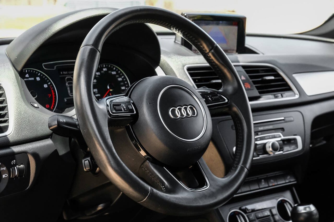 Used 2018 Audi Q3 2.0T Premium Plus w/ Premium Plus Package FWD image 22