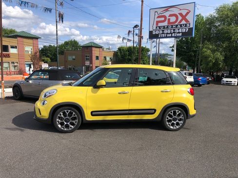 Used 2014 FIAT 500L Trekking w/ Popular Equipment Group FWD image 1