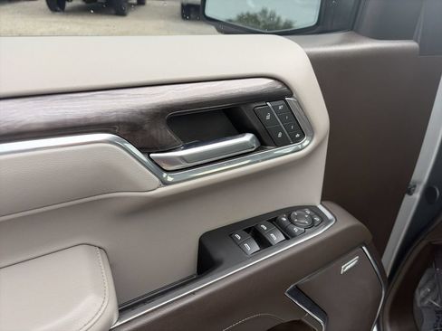 Used 2024 Chevrolet Silverado 1500 LTZ AWD/4WD image 17