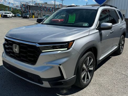 Used 2023 Honda Pilot Touring image 3