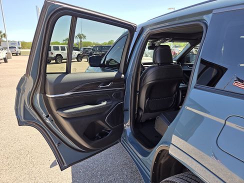 New 2026 Jeep Grand Cherokee Limited AWD/4WD image 14