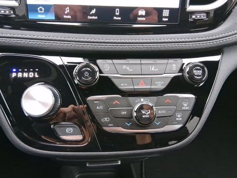 New 2026 Chrysler Pacifica Select image 39