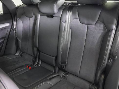 Used 2024 Audi Q5 e Premium Plus w/ Premium Plus Package image 37