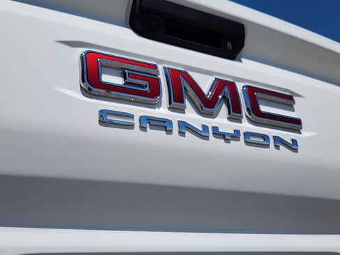 New 2026 GMC Canyon Elevation w/ Convenience Package image 36