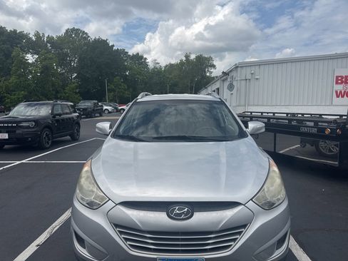 Used 2012 Hyundai Tucson GLS FWD image 2