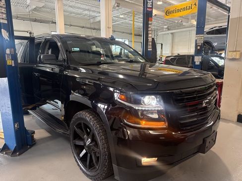 Used 2019 Chevrolet Suburban Premier image 3