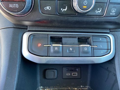 Used 2023 GMC Acadia SLT w/ Elevation Edition image 20