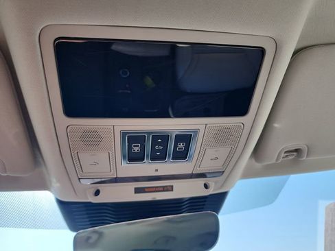 Used 2023 Land Rover Discovery S AWD/4WD image 22