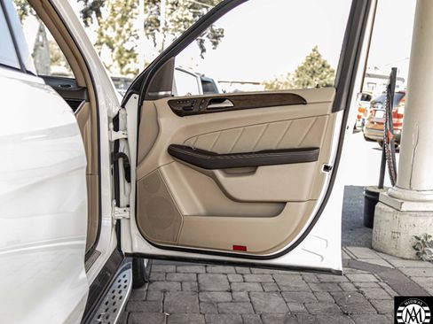 Used 2016 Mercedes-Benz GL 450 4MATIC w/ Premium I Package image 42